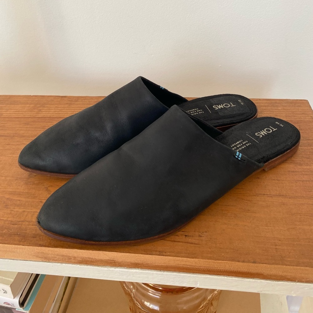 Toms Jutti mule in black